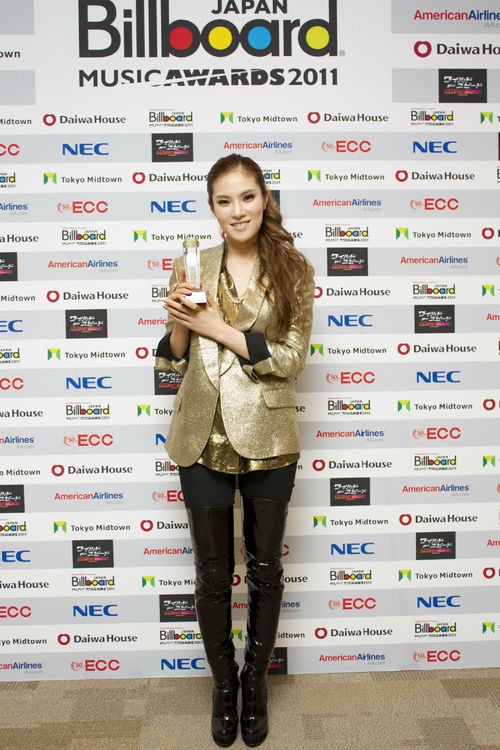 Gummy was awarded "KPOP New Artist Award" on 'Billboard Japan Music