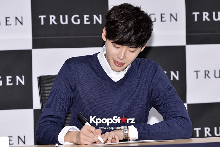 Lee Jong Suk Holds Fan Sign Event for 'Trugen' - Oct 11, 2013 [PHOTOS