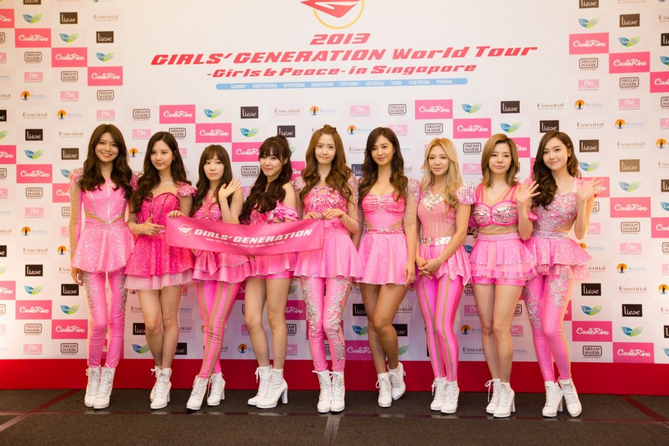 Girls' Generation Exudes Charisma At 2013 GIRLS' GENERATION World