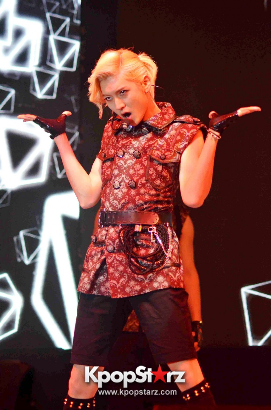 NU'EST Puts Up Amazing Performance At Vizit Korea 2013, Has An ...