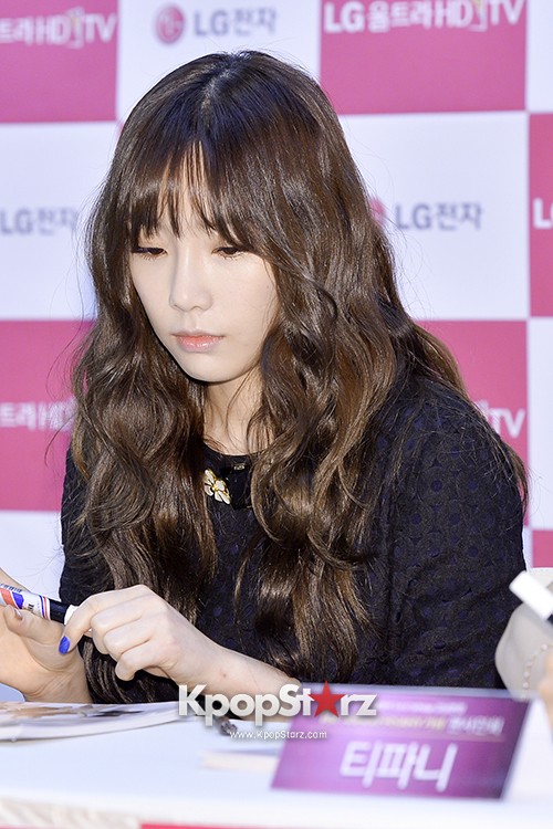 Girls Generation(SNSD) Taeyeon at LG Fan Sign Event - Nov 12, 2013 ...