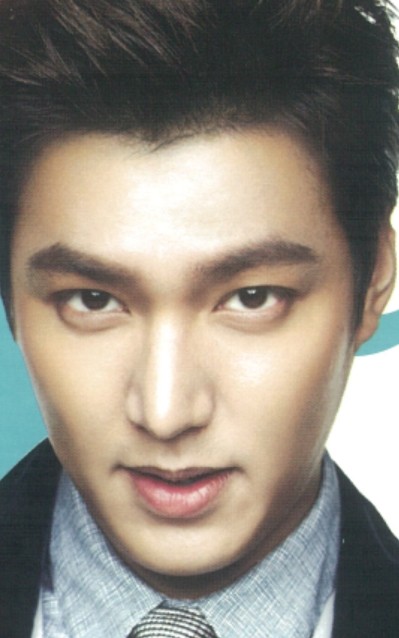 Lee Min Ho Shows off Charisma in 'Esquire' Winter 2013 [PHOTOS] | KpopStarz