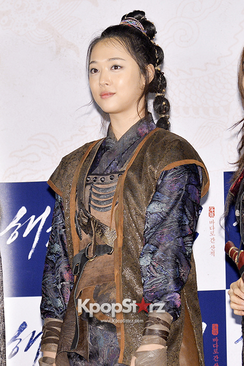 F X Sulli Pirates Of The Caribbean Public Shooting And Press Conference Photos Kpopstarz