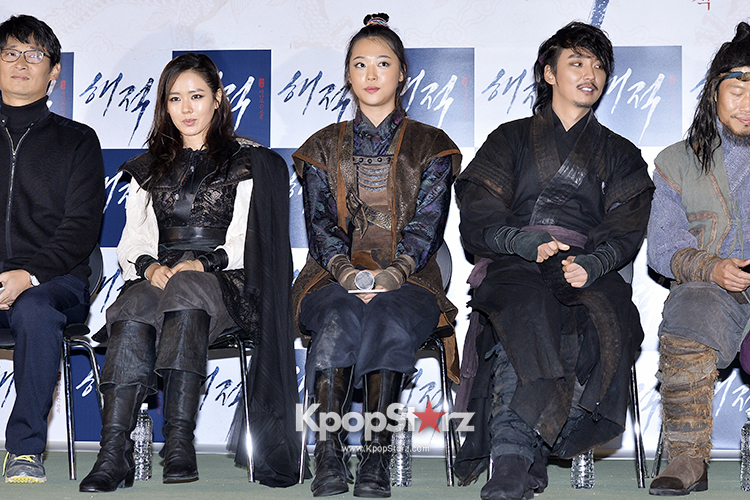 'Pirates of the Caribbean' Public Shooting and Press Conference | KpopStarz