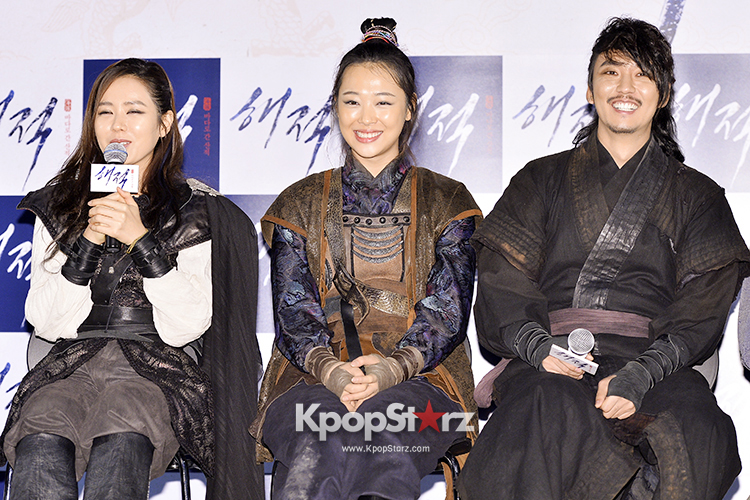 'Pirates of the Caribbean' Public Shooting and Press Conference | KpopStarz