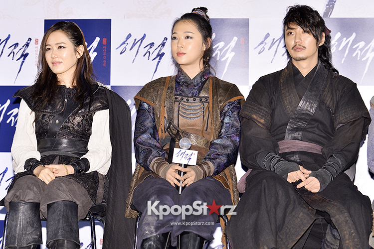 'Pirates of the Caribbean' Public Shooting and Press Conference | KpopStarz