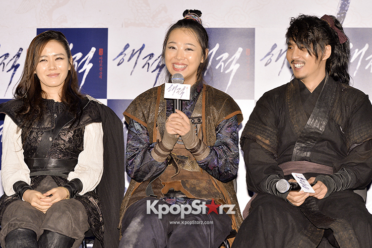 'Pirates of the Caribbean' Public Shooting and Press Conference | KpopStarz