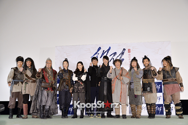 'Pirates of the Caribbean' Public Shooting and Press Conference | KpopStarz