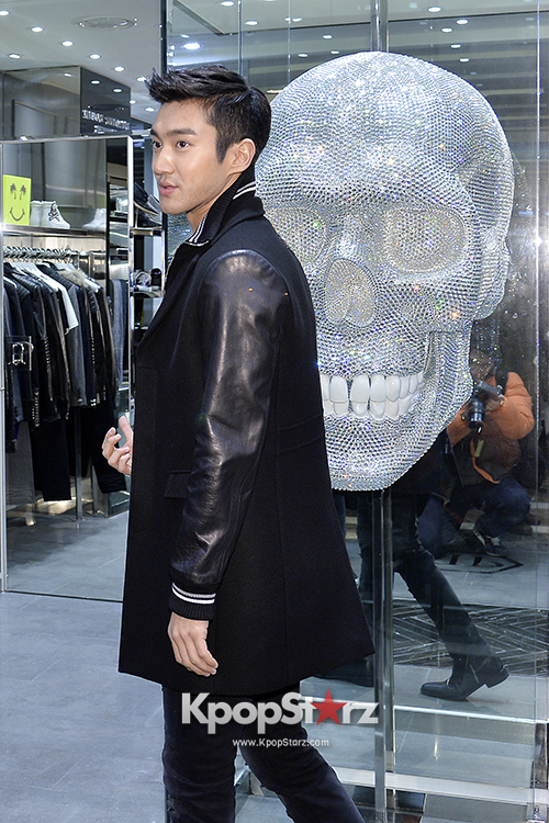 Super Junior's Choi Siwon Is So Attractive! 'Philipp Plein' Store ...