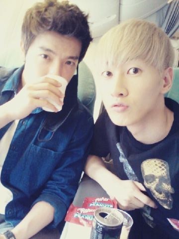 Eunhyuk, Self-Camera With Donghae On The Way to Paris, 'Aren't I Cute ...