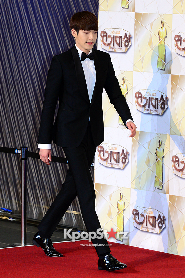 Kim Woo Bin at SBS Entertainment Awards 2013 Red Carpet - Dec 31, 2013