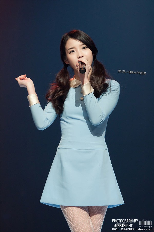 'Korea's Younger Sister' IU's SInging Photo Collection | KpopStarz