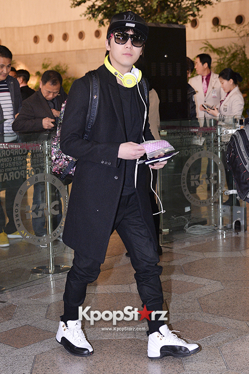 FTISLAND at Gimpo Airport Heading to Japan for FNC Kingdom Concert - March  14, 2014 [PHOTOS] | KpopStarz