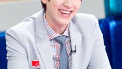 Despite busy schedule, Kyuhyun tackles school work.