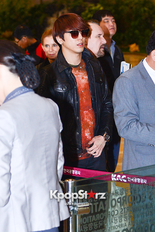 CNBLUE Heads Over To China To Attend 'YINYUE V-Chart Awards' - April 15 ...