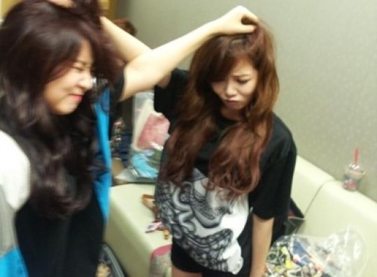 4minute's HyunA-Sohyun, Hair-Pulling Fight? | KpopStarz