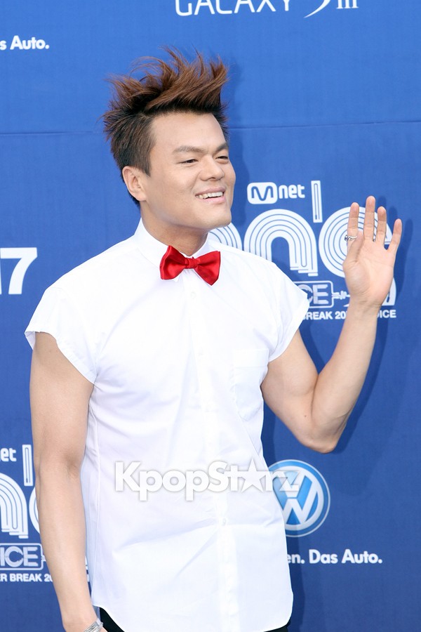 Park Jin Young (JYP) Wears A Skirt To Mnet 20's Choice Awards? [ 4