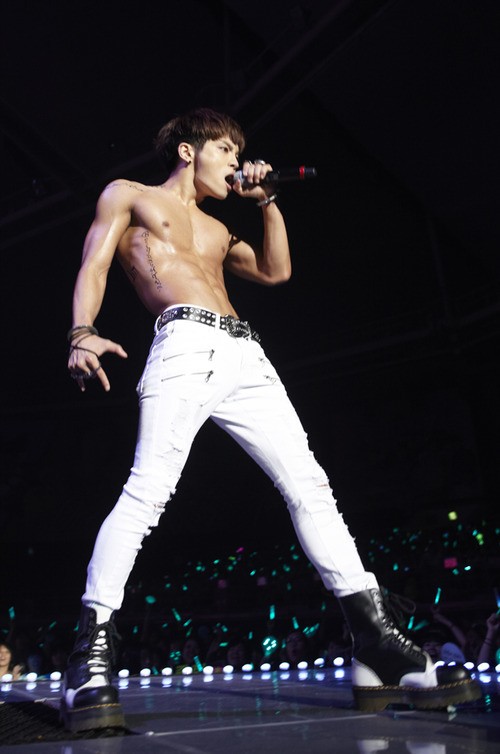 Group SHINee's JongHyun revealed his perfect abs at his solo concert s...