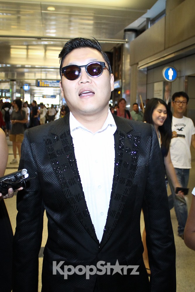 'Gangnam Style' Psy at Los Angeles Airport, 'Ready for L.A. Style