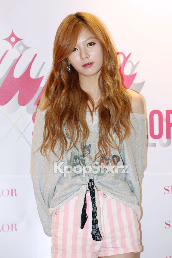 Sexy Icon HyunA, 'Come to See Me~' at Signing Event for 'SPICYCOLOR ...