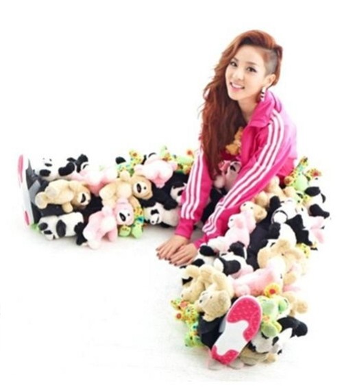 2NE1 Dara's Stuffed Animal Pants!