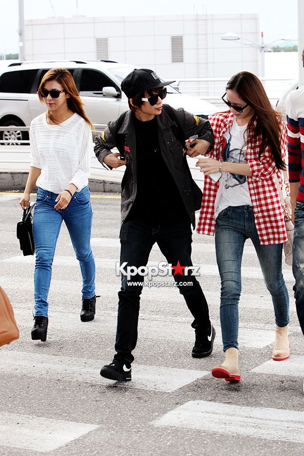 f(x)'s Casual Airport Fashion Leaving for K-Pop Music in China at