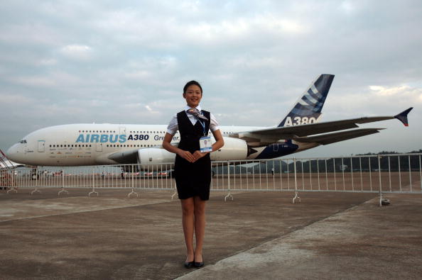 Flight Attendant Dancing To ‘uptown Funk In Viral Video Was A Breakdancer Kpopstarz 3843