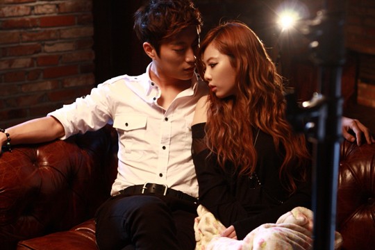 Yoon Doo Joon Seductive Look At Hyun Ah Kpopstarz