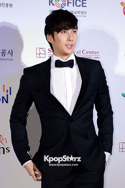 Kim Hyung Jun All Black Outfit at K-Drama Star Awards Red Carpet ...