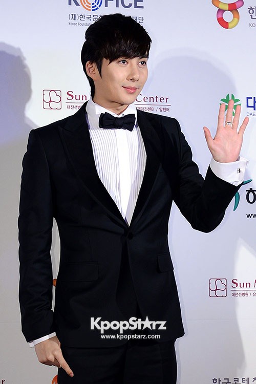 Kim Hyung Jun All Black Outfit at K-Drama Star Awards Red Carpet ...