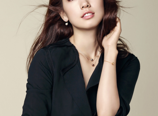 Park Shin HYe Agatha Paris Fall Winter 2015 Photos