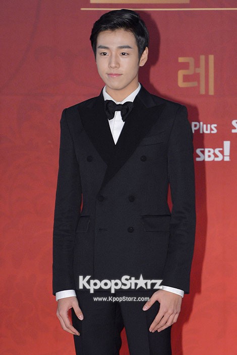 2012 SBS Drama Awards Red Carpet: Lee Hyun Woo [PHOTOS] | KpopStarz