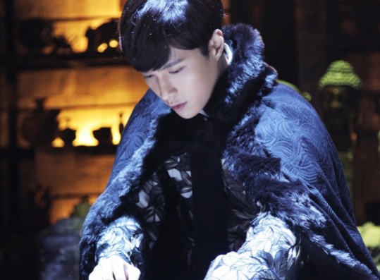 EXO Lay Old Nine Gates