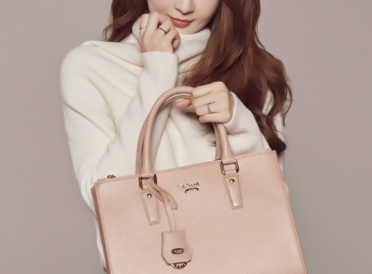 DAVICHI Kang Min Kyung St. Scott London Spring Summer 2016 Bags 