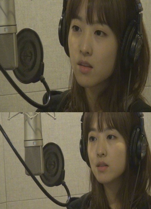 Park Bo Young, Naked Face Picture In the Recording Room 