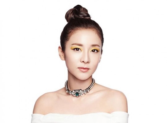 2NE1 Dara Moonshot