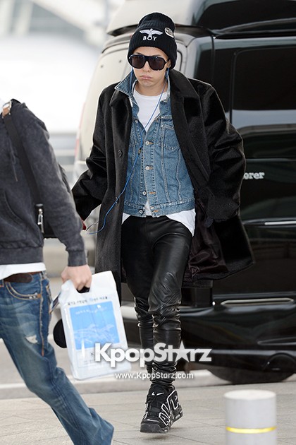 Airport Fashion: G-Dragon Leaving for Golden Disk Awards in Kuala ...