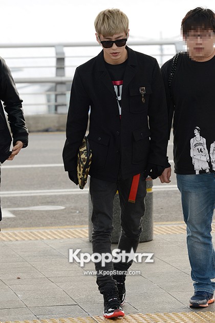 Airport Fashion: Leaving for Golden Disk Awards in Kuala Lumpur ...