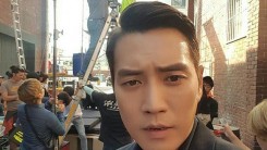 Joo Sang-Wook takes a selfie at the set of the JTBC drama “Fantastic.”