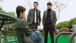 Still image of JTBC drama “My Wife is Having an Affair” Episode 5 when Hyun-Woo  consulted his problem to Yoon-Ki and Joon-Young.