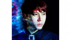 Leo in the promotional poster of the VIXX’s new album “Kratos”