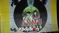 Multi-talented Akdong Musician Shows Off Their Powerful Vocals At AKMU Studio In Singapore [PHOTOS]