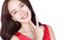 Song Ji Hyo poses for Banila.co.