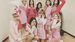 The complete member of TWICE before their performance. 