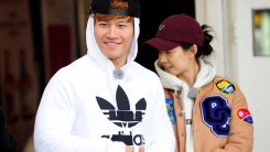  Kim Jong-Kook and Song Ji-Hyo from “Running Man” variety show.