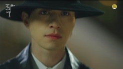 A close-up picture of Lee Dong-Wook as Grim Reaper in tvN drama 