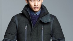 Kim Soo-Hyun renews contract with his agency KeyEast and finalizes shooting new movie.