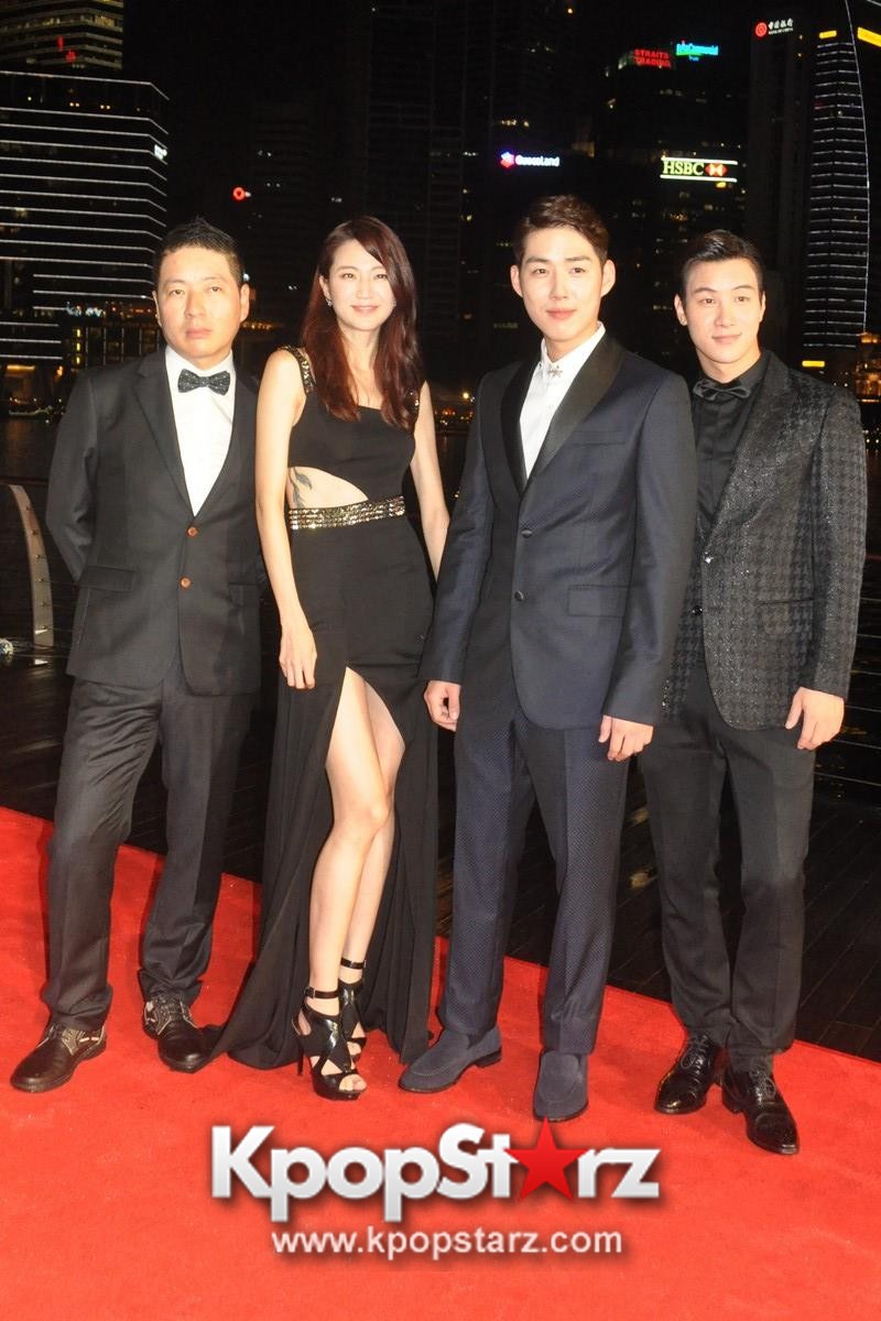 The Cast of Walking Street, Baek Sung Hyun, Lee Si Kang And Lee Song Lee  and Director Lee Sang Woo Grace The Red Carpet For SGIFF Benefit Dinner  [PHOTOS] | KpopStarz