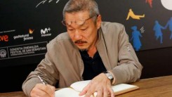 Hong Sang-Soo signs an autograph in 65th San Sebastian Fillm Festial for his movie Yourself and Yours” produced by Jeonwonsa Movie.