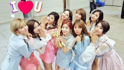 Twice Wins Daesang at 2017 ‘Golden Disk Awards’